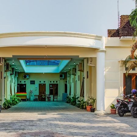 Oyo 3831 Pelangi Residence Syariah Surakarta  Exterior photo