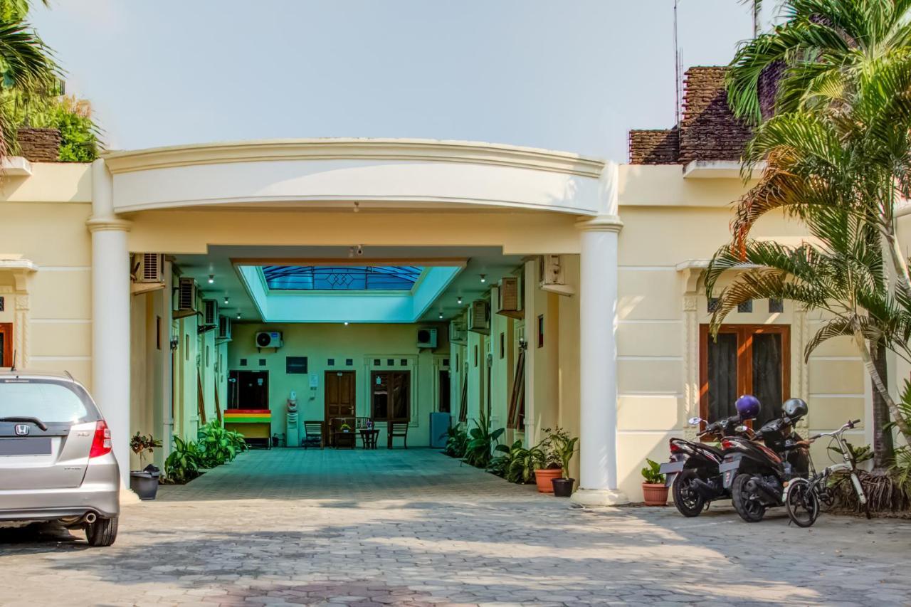 Oyo 3831 Pelangi Residence Syariah Surakarta  Exterior photo