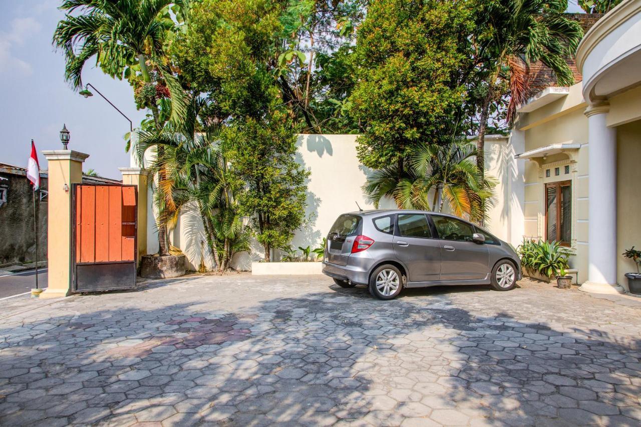 Oyo 3831 Pelangi Residence Syariah Surakarta  Exterior photo