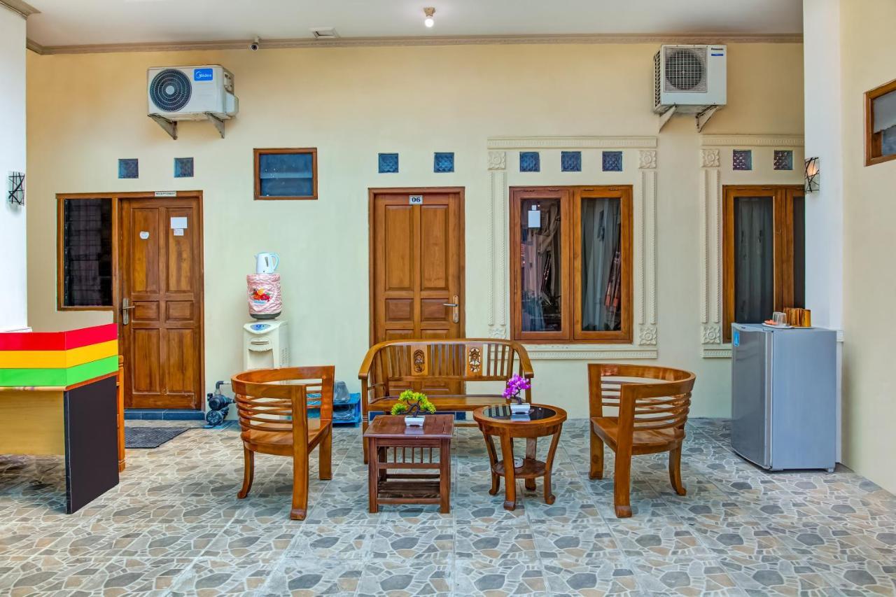 Oyo 3831 Pelangi Residence Syariah Surakarta  Exterior photo