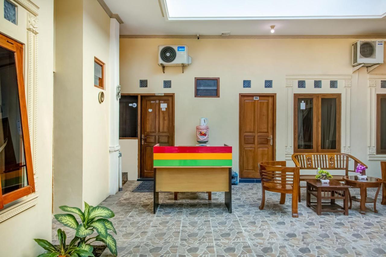 Oyo 3831 Pelangi Residence Syariah Surakarta  Exterior photo