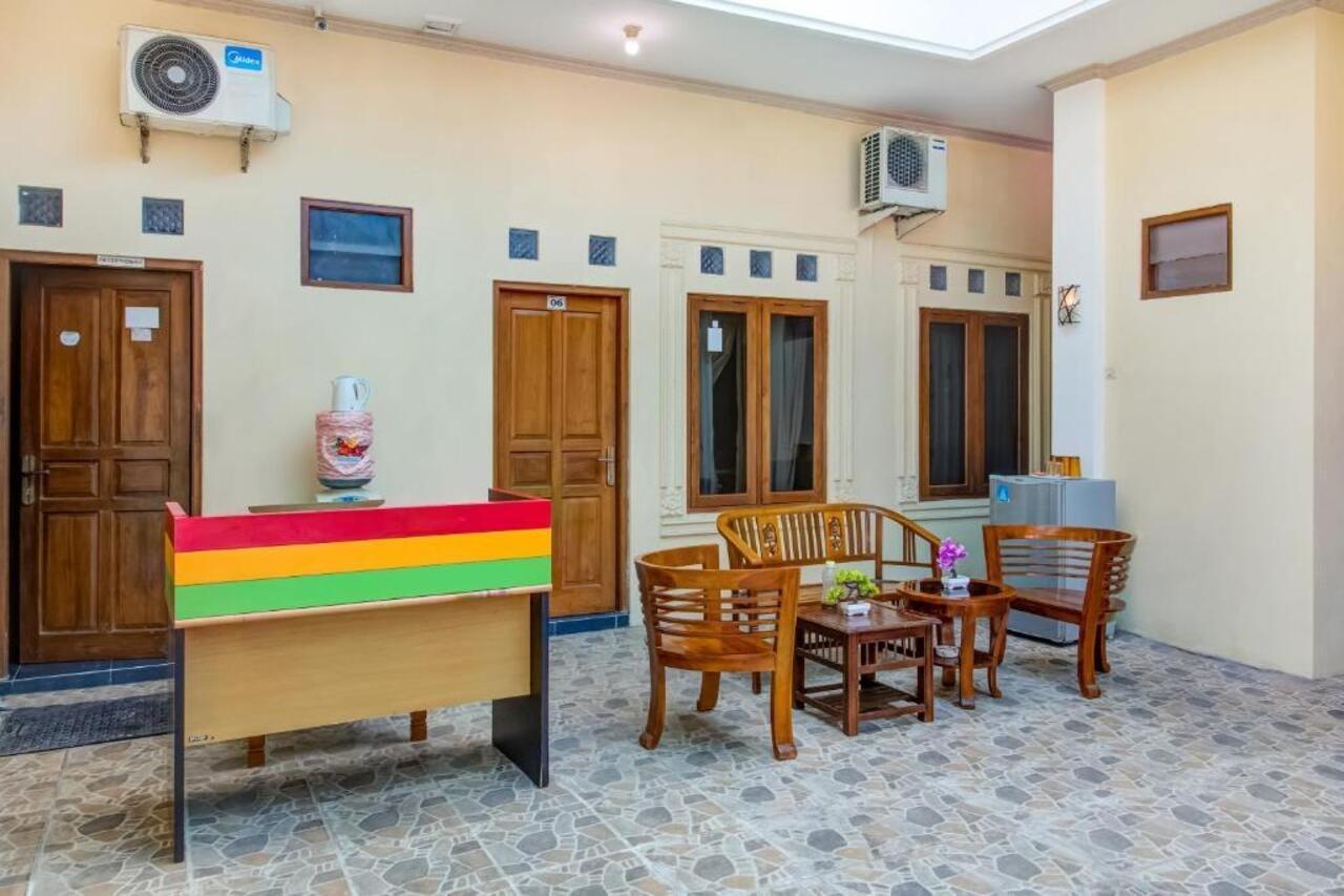 Oyo 3831 Pelangi Residence Syariah Surakarta  Exterior photo